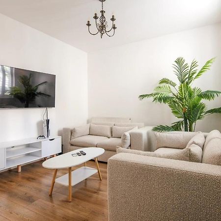 Spacious 3 Bedroom Home With Ps5 And Pool Table Near O2 Arena Canary Wharf And Elizabeth Line To Central London Exterior photo