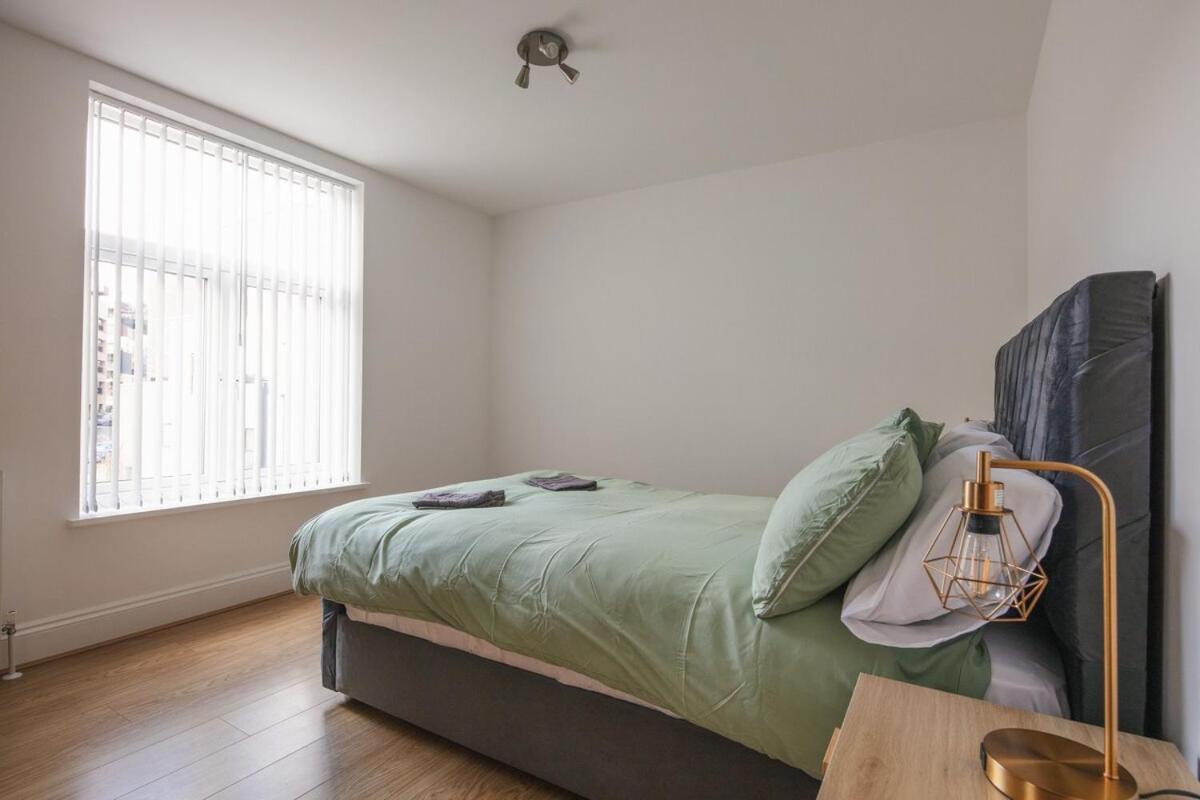 Spacious 3 Bedroom Home With Ps5 And Pool Table Near O2 Arena Canary Wharf And Elizabeth Line To Central London Exterior photo